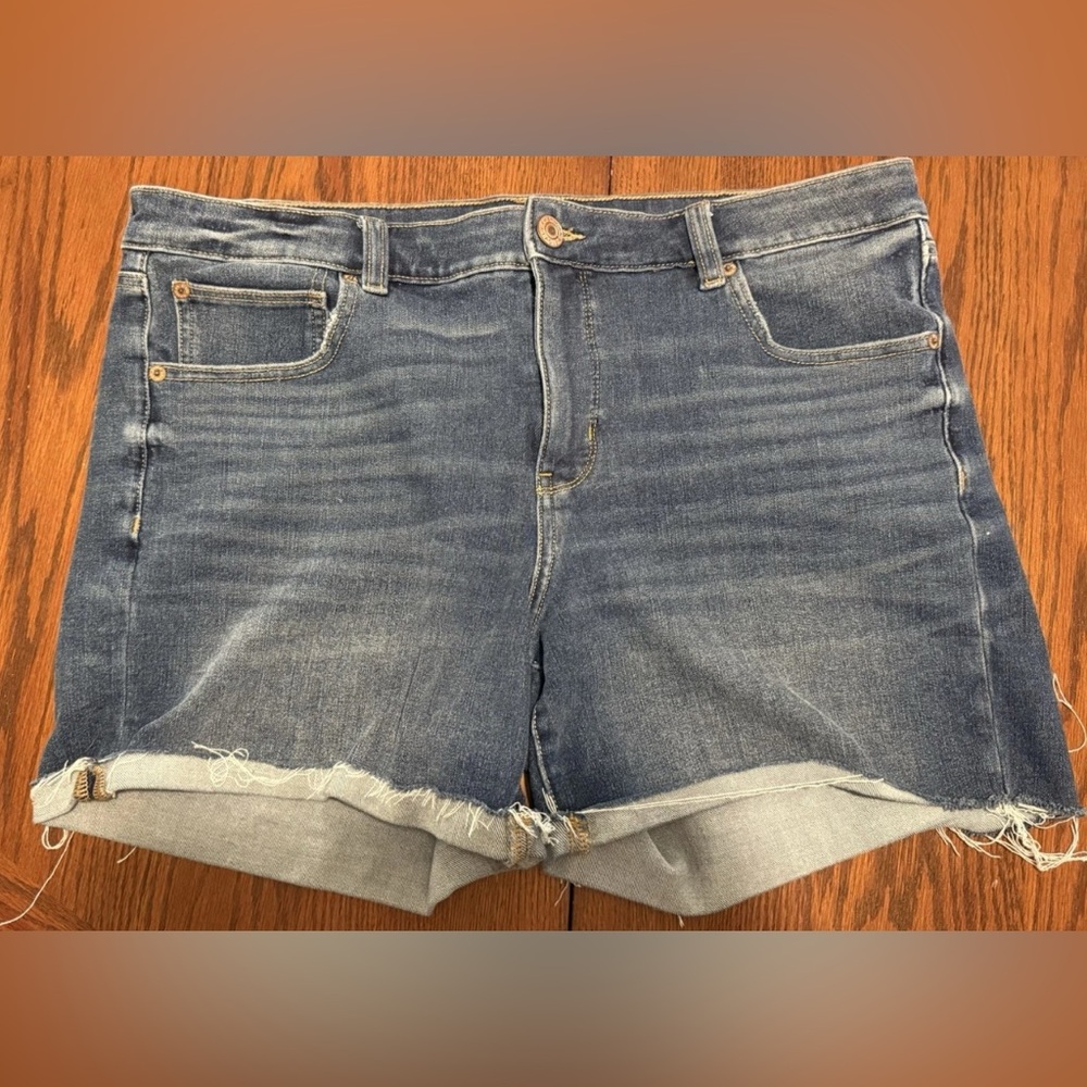 Women’s American Eagle Jean Shorts 18 Distressed Midi The Dream Short Stretch AE